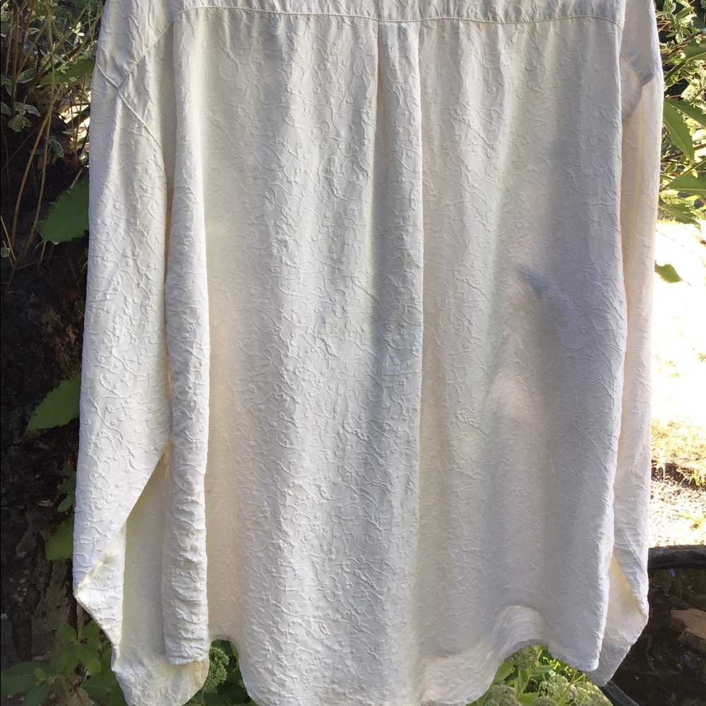 SilkLand Embossed button up - Picture 2 of 3
